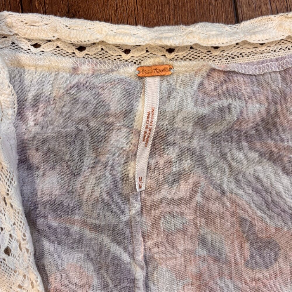 Free People Kimono Sz M Floral Pastel Lace Trim Duster Open Coverup Boho - Picture 3 of 7